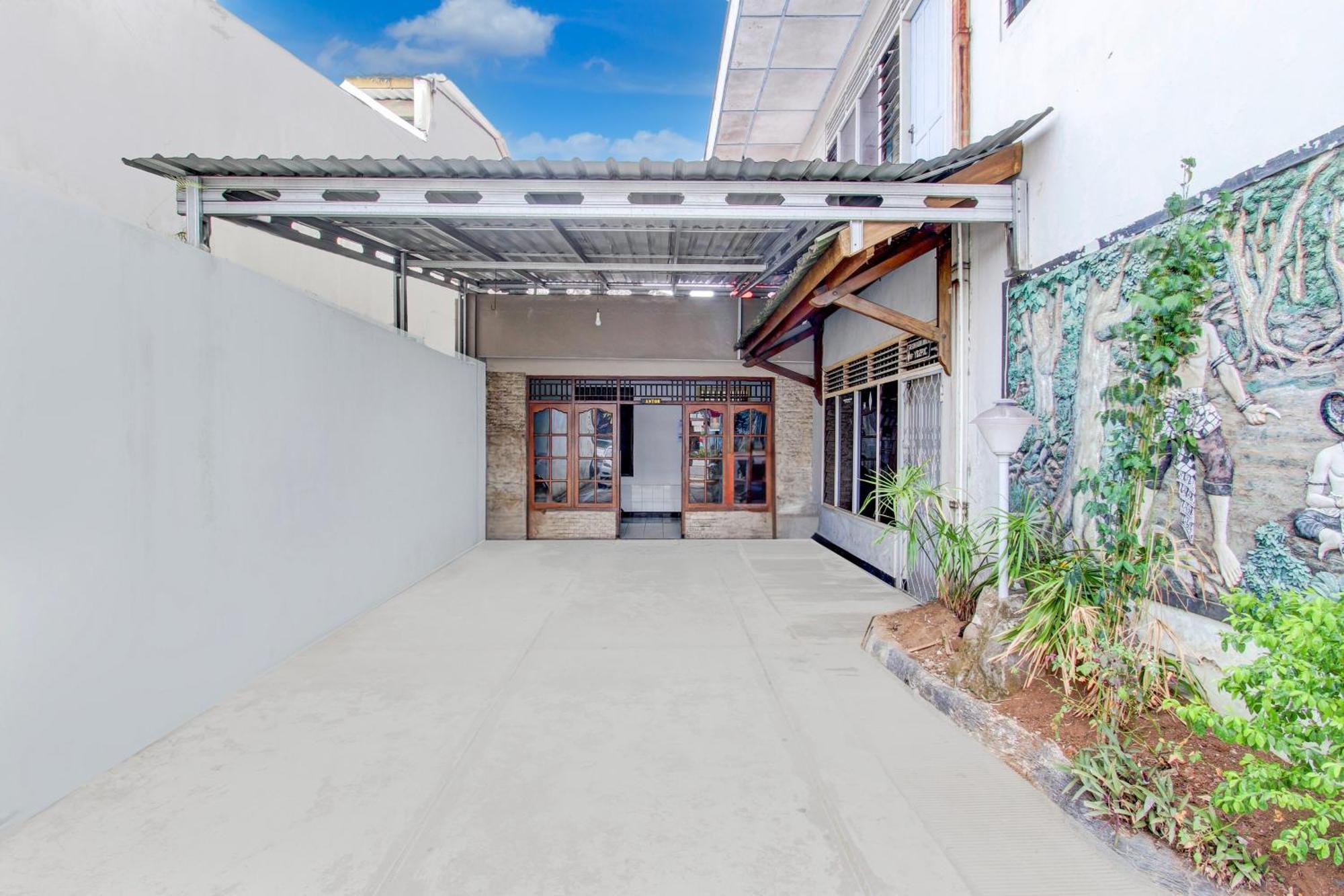 Spot On 94085 Hotel Agung Purwokerto Bagian luar foto